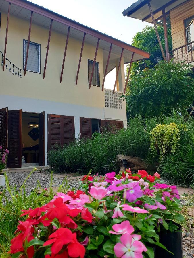 ฮักเคียงโขง Hug Khieng Khong Nongkhai Hostel Nong Khai Buitenkant foto